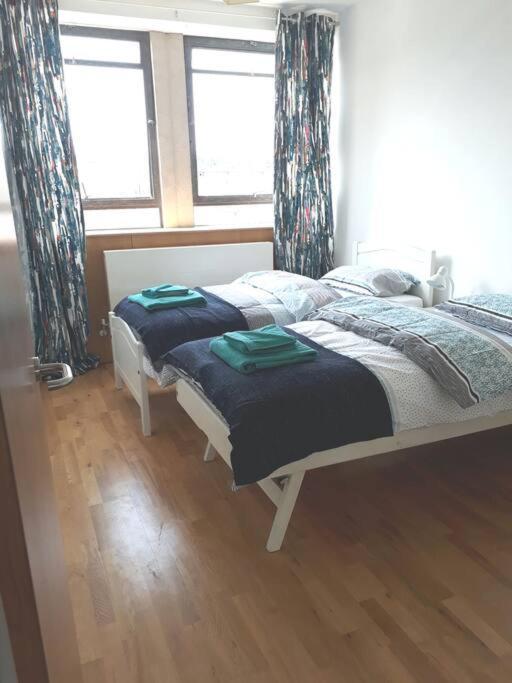 Trendy, Urban Open Plan Apartment Бристол Екстериор снимка