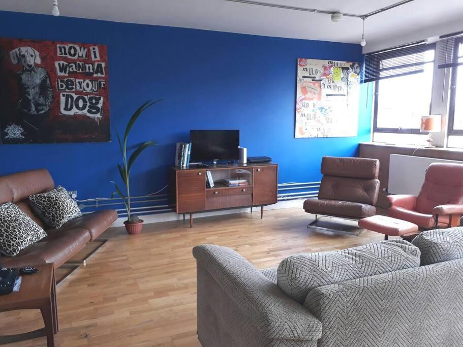 Trendy, Urban Open Plan Apartment Бристол Екстериор снимка
