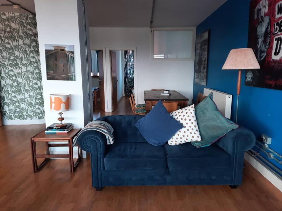 Trendy, Urban Open Plan Apartment Бристол Екстериор снимка